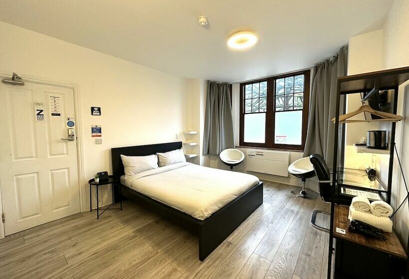 ホテル Sleeplicity London Heathrow