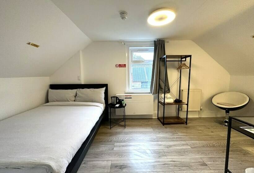 ホテル Sleeplicity London Heathrow