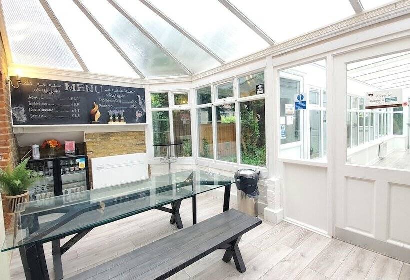 ホテル Sleeplicity London Heathrow