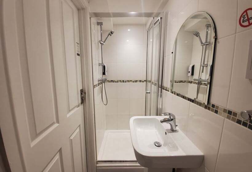 ホテル Sleeplicity London Heathrow