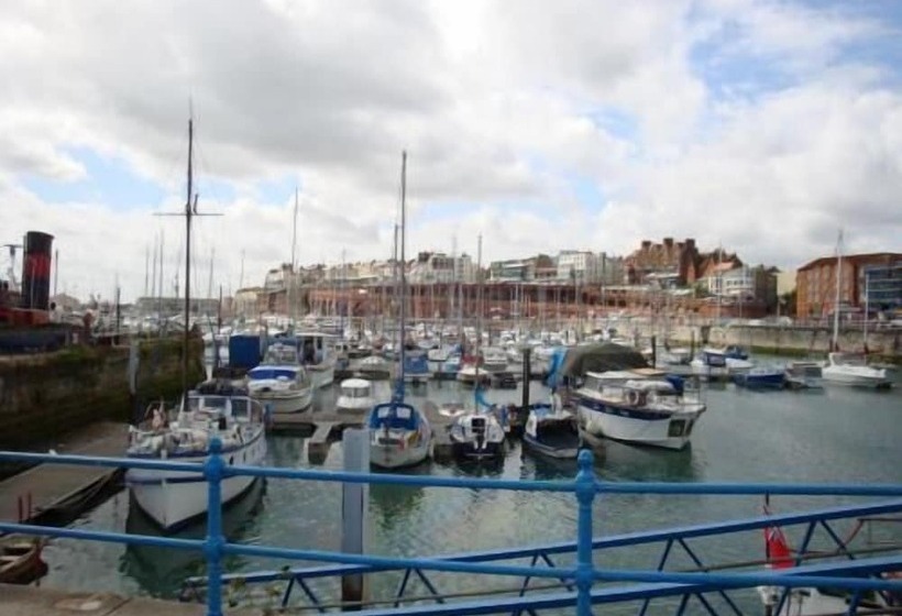 בית מלון כפרי Spencer Court