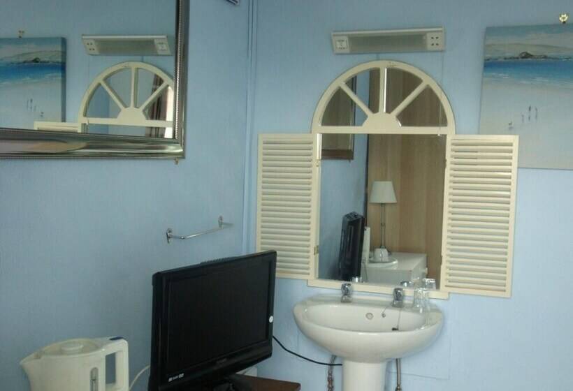 בית מלון כפרי Spencer Court