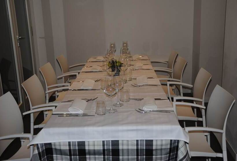 فندق Spluga Sosta &