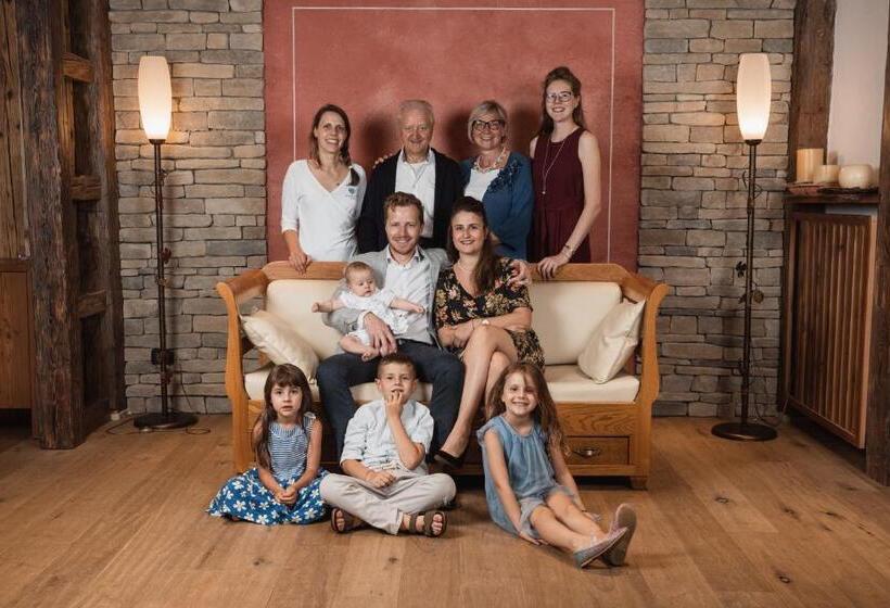 فندق Tevini Dolomites Charming