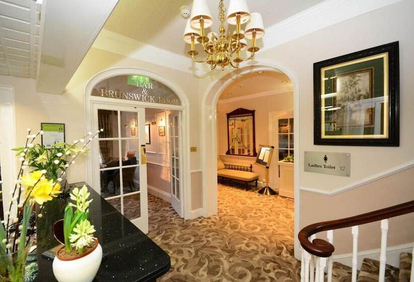 فندق The Crescent