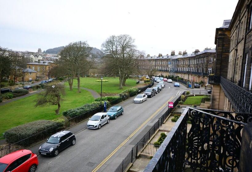 فندق The Crescent