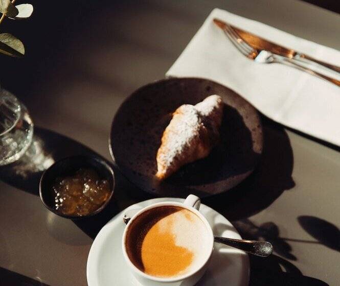 The Lamp Hotel & Spa