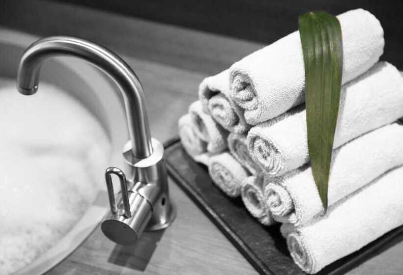 The Lamp Hotel & Spa