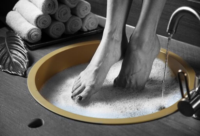 The Lamp Hotel & Spa