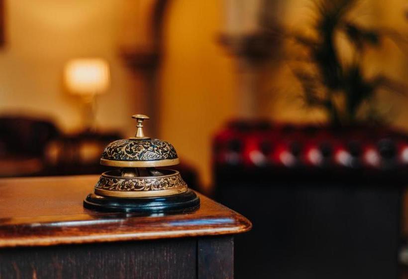 ホテル The Old Palace Lodge