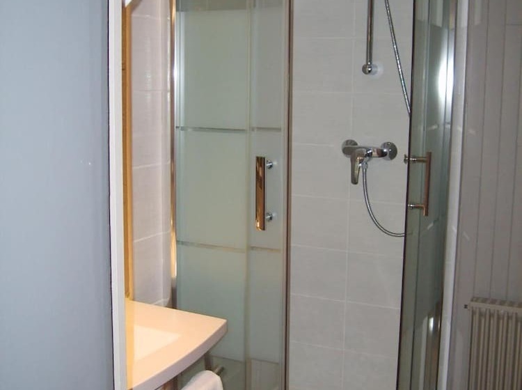 Отель The Originals Access, Hôtel Arum, Remiremont