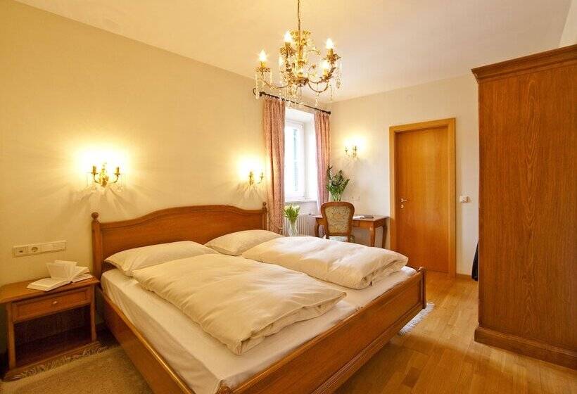 Отель Tyrol