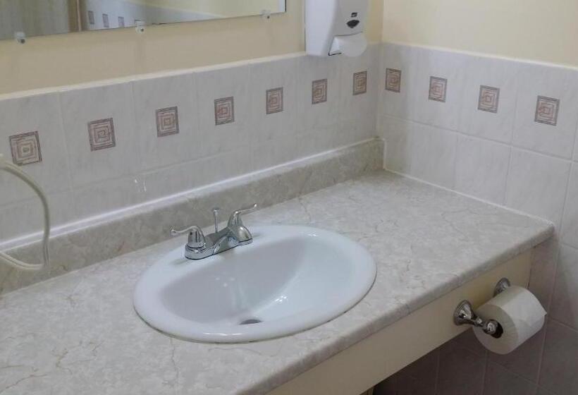 فندق على الطريق River Mist Inn