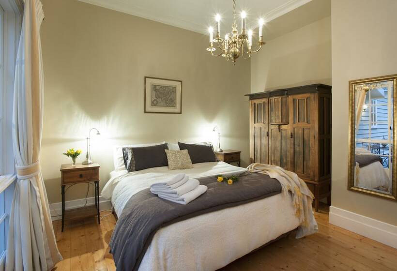 Moulton Park Homestead