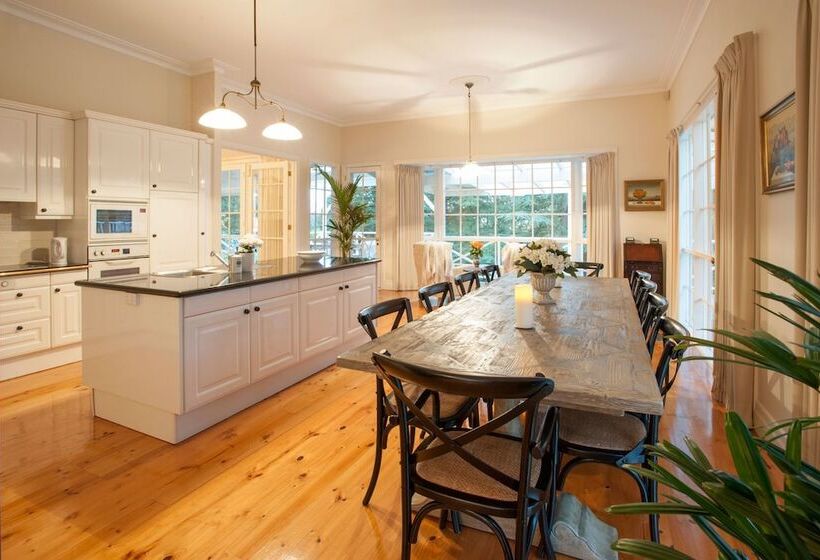 Moulton Park Homestead