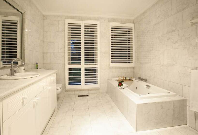 Moulton Park Homestead