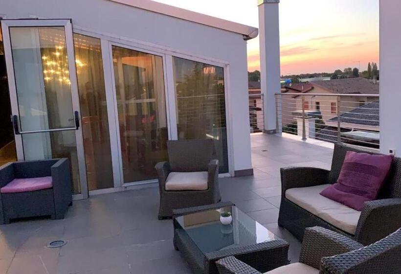 פנסיון In   Lounge Room