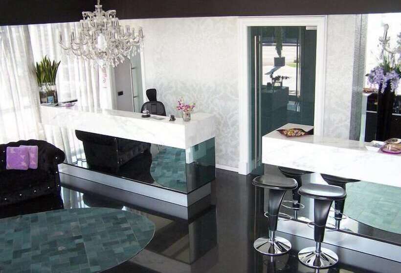 פנסיון In   Lounge Room