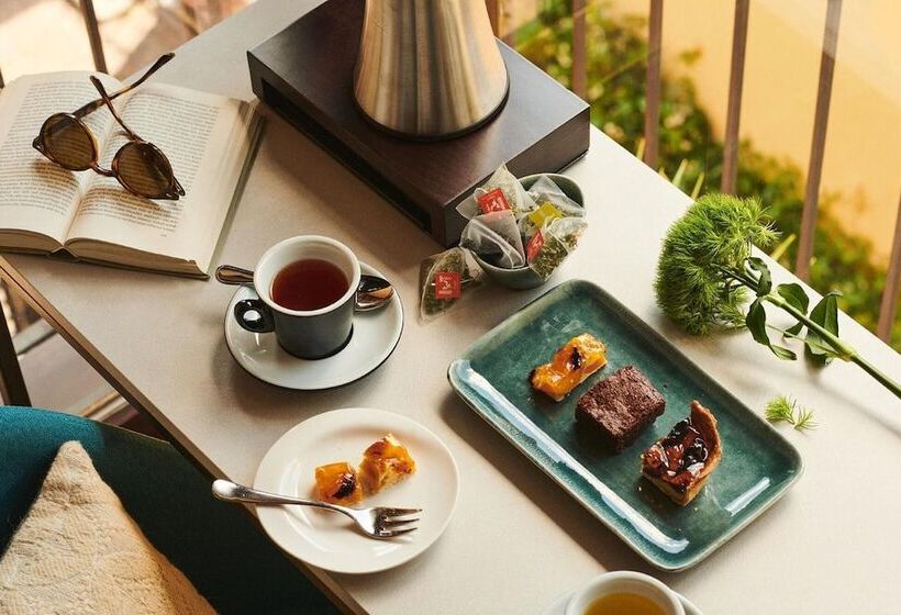 Vista Lakefront Boutique