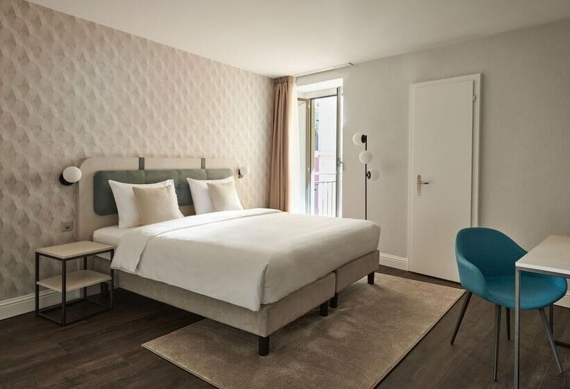 Vista Lakefront Boutique