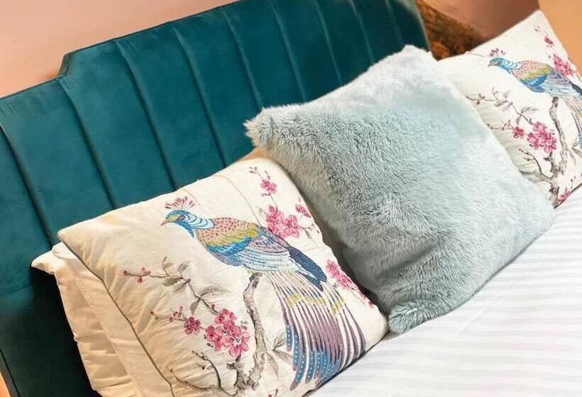 Bed and Breakfast The Hive At Poppi Red