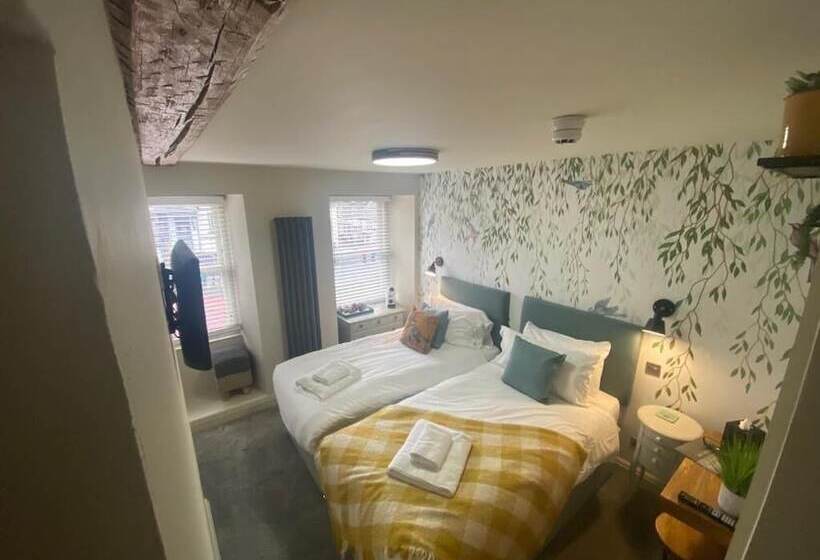 Bed and Breakfast The Hive At Poppi Red