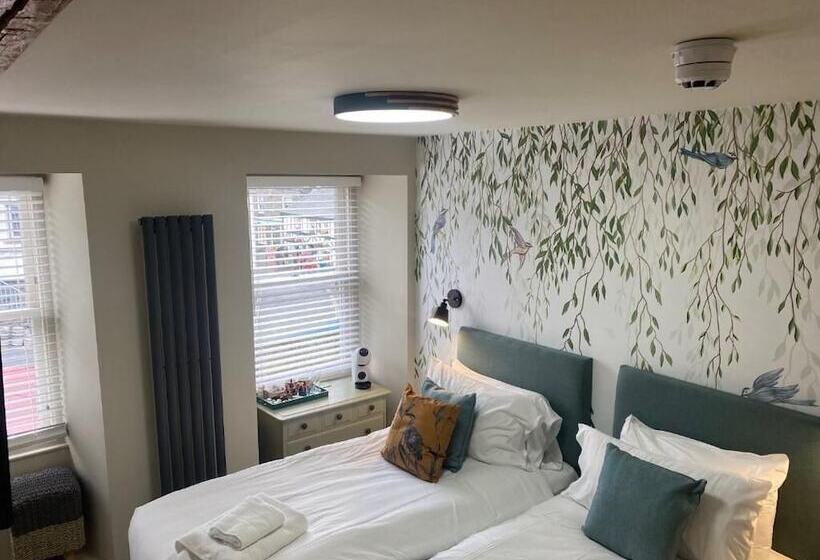 Bed and Breakfast The Hive At Poppi Red