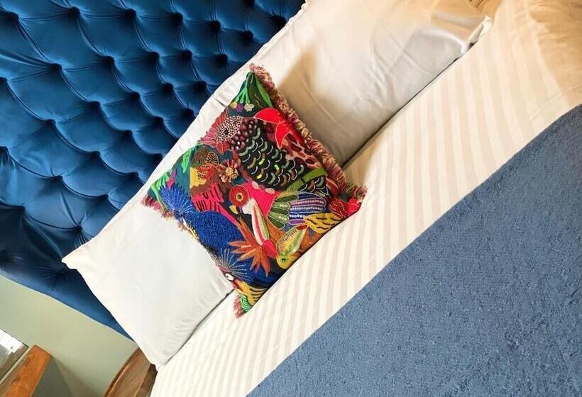 Bed and Breakfast The Hive At Poppi Red