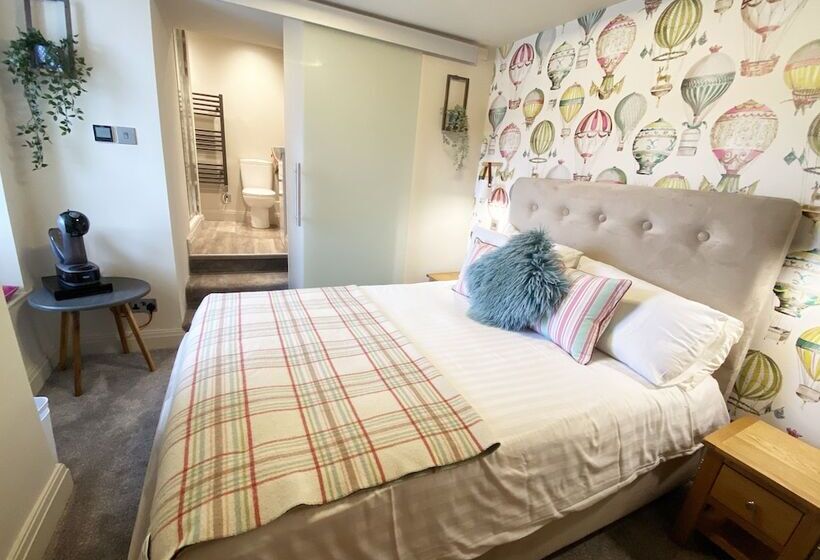 Bed and Breakfast The Hive At Poppi Red