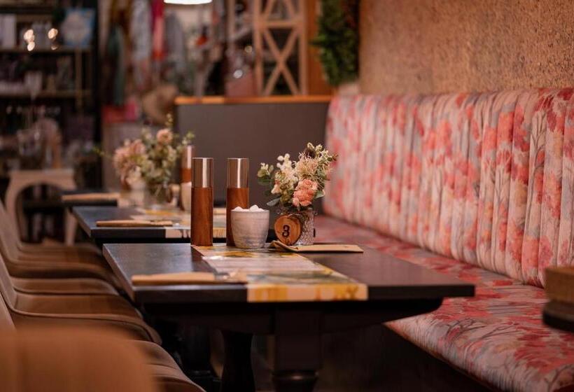 Bed and Breakfast The Hive At Poppi Red