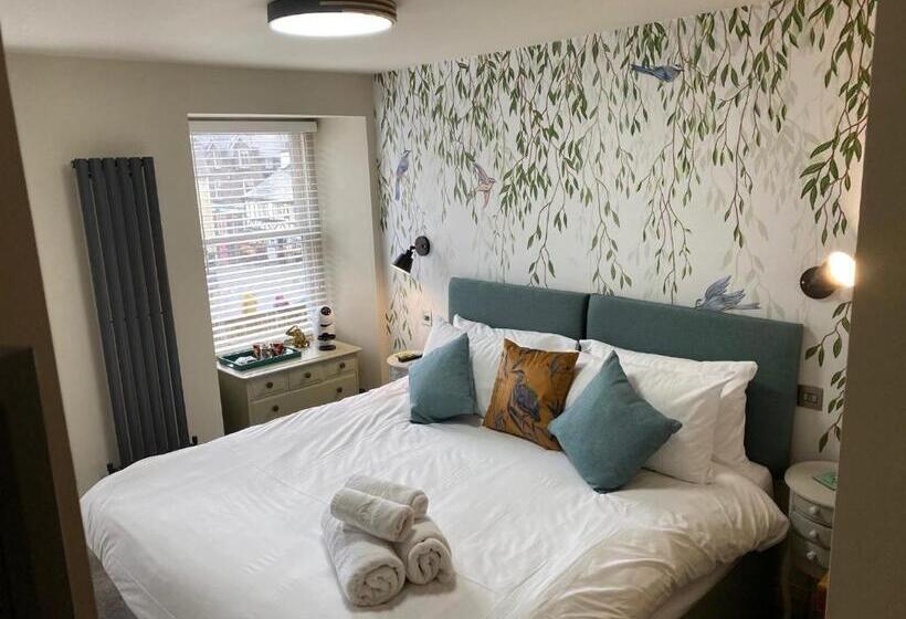 Bed and Breakfast The Hive At Poppi Red