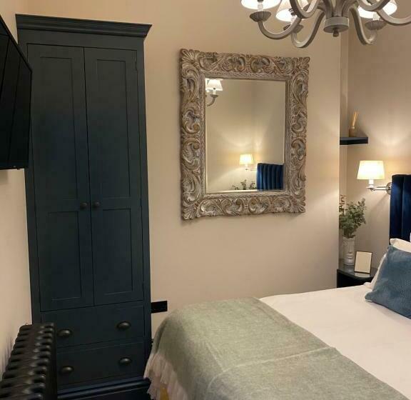 Ch1 Boutique Stays Roman Bath Suite
