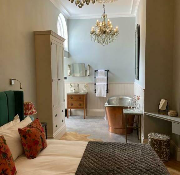 Ch1 Boutique Stays Roman Bath Suite