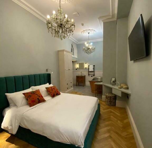 Ch1 Boutique Stays Roman Bath Suite