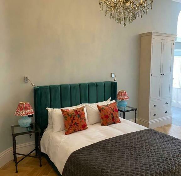 Ch1 Boutique Stays Roman Bath Suite