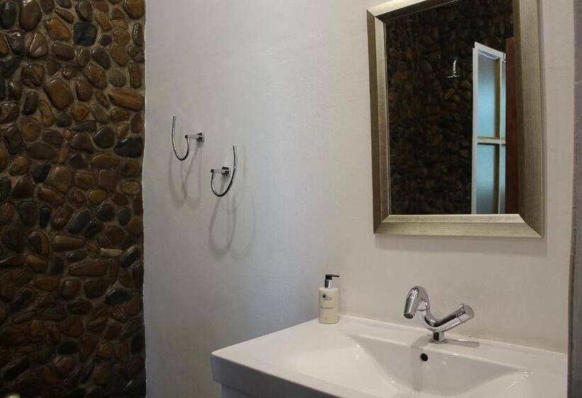 فندق Bezalel Wine & Brandy Estate