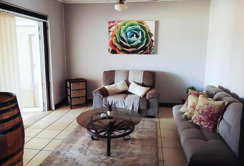 فندق Bezalel Wine & Brandy Estate