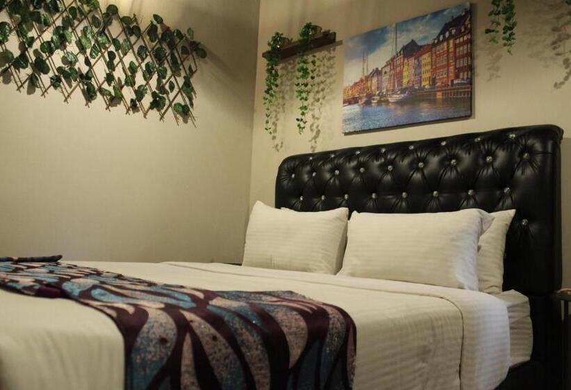 Hotel Ghazrins Garuda Jb
