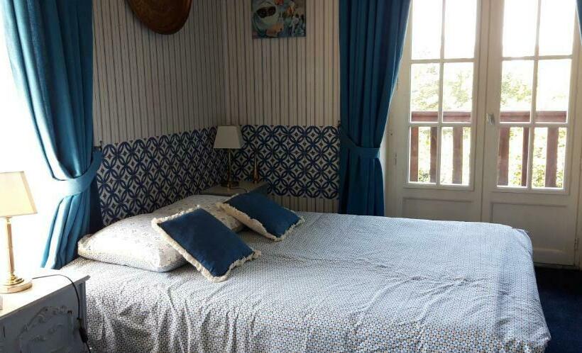 مبيت وإفطار Le Chalet Suisse   Chambre Bleue