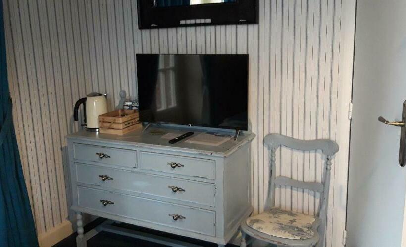 צימר Le Chalet Suisse   Chambre Bleue