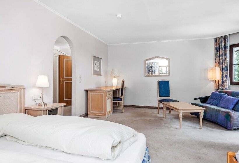 Отель Pension Sylvia By Skinetworks