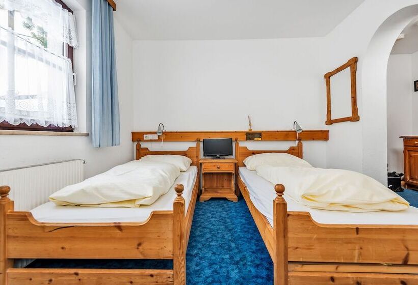 Отель Pension Sylvia By Skinetworks