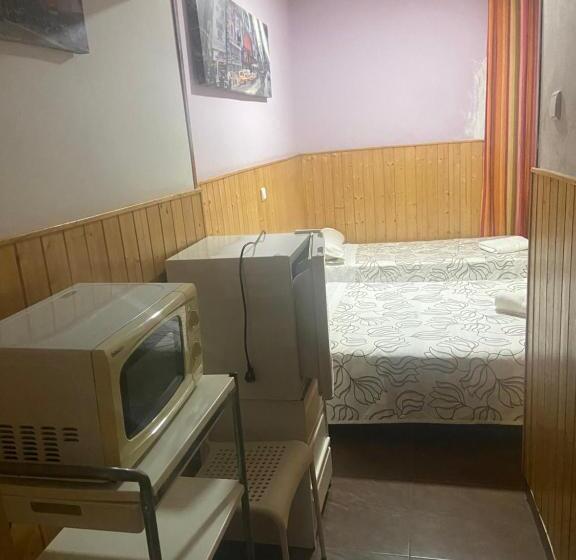 پانسیون Lf Habitación Familiar Con Balcón Y Baño Privado   No Fumadores   Sin Ascensor