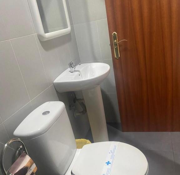 پانسیون Lf Habitación Familiar Con Balcón Y Baño Privado   No Fumadores   Sin Ascensor