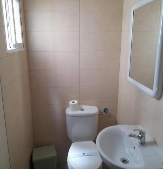 پانسیون Lf Habitación Familiar Con Balcón Y Baño Privado   No Fumadores   Sin Ascensor
