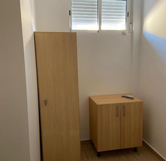 Пансион Lf Habitación Familiar Con Balcón Y Baño Privado   No Fumadores   Sin Ascensor