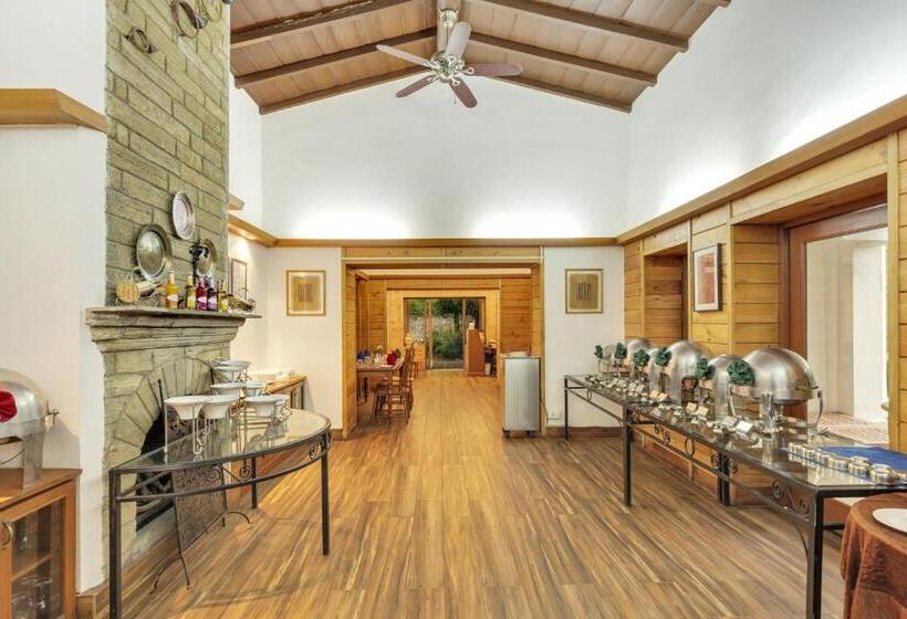 منتجع Club Mahindra Binsar Villa