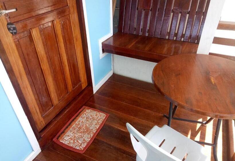 Общежитие Jeno Tourist Inn