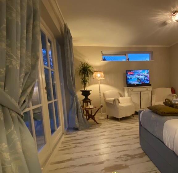 צימר De Vijverkamer     Privé Diner Op De Kamer Mogelijk!!