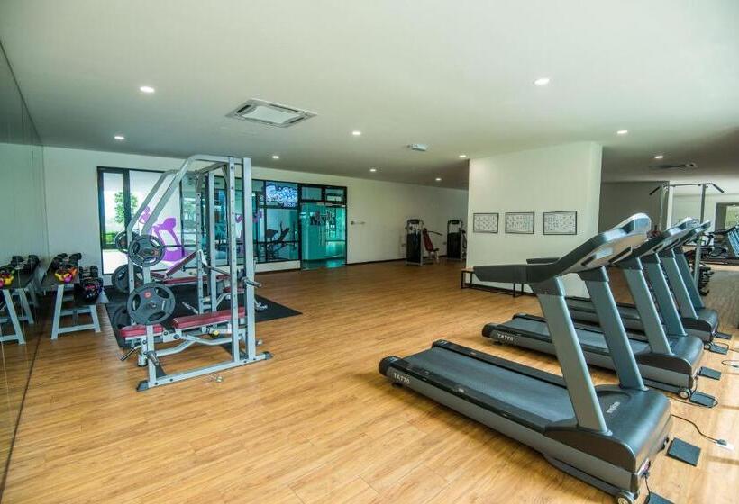 בית מלון כפרי Molek Regency Taman Molek